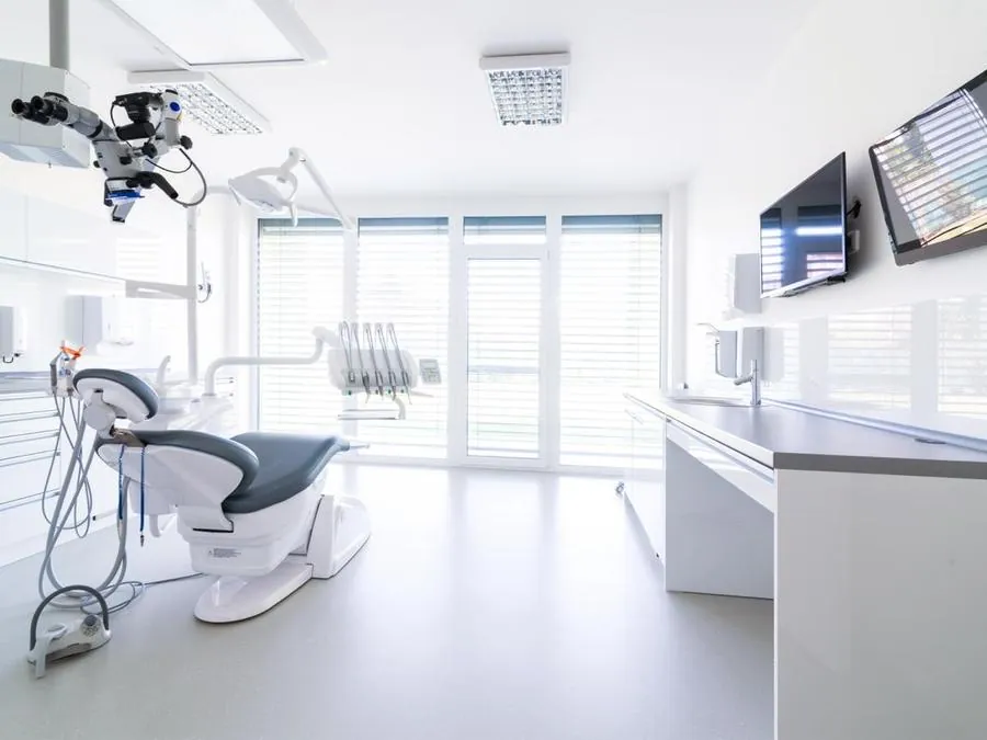 Ambulancia s ošetrovacím kreslom a mikroskopom Zeiss